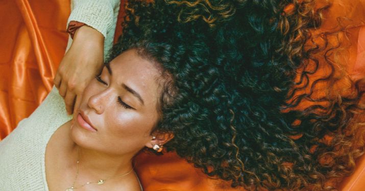 Ready to Banish Bed Head? Sleep on a Silk Pillowcase!