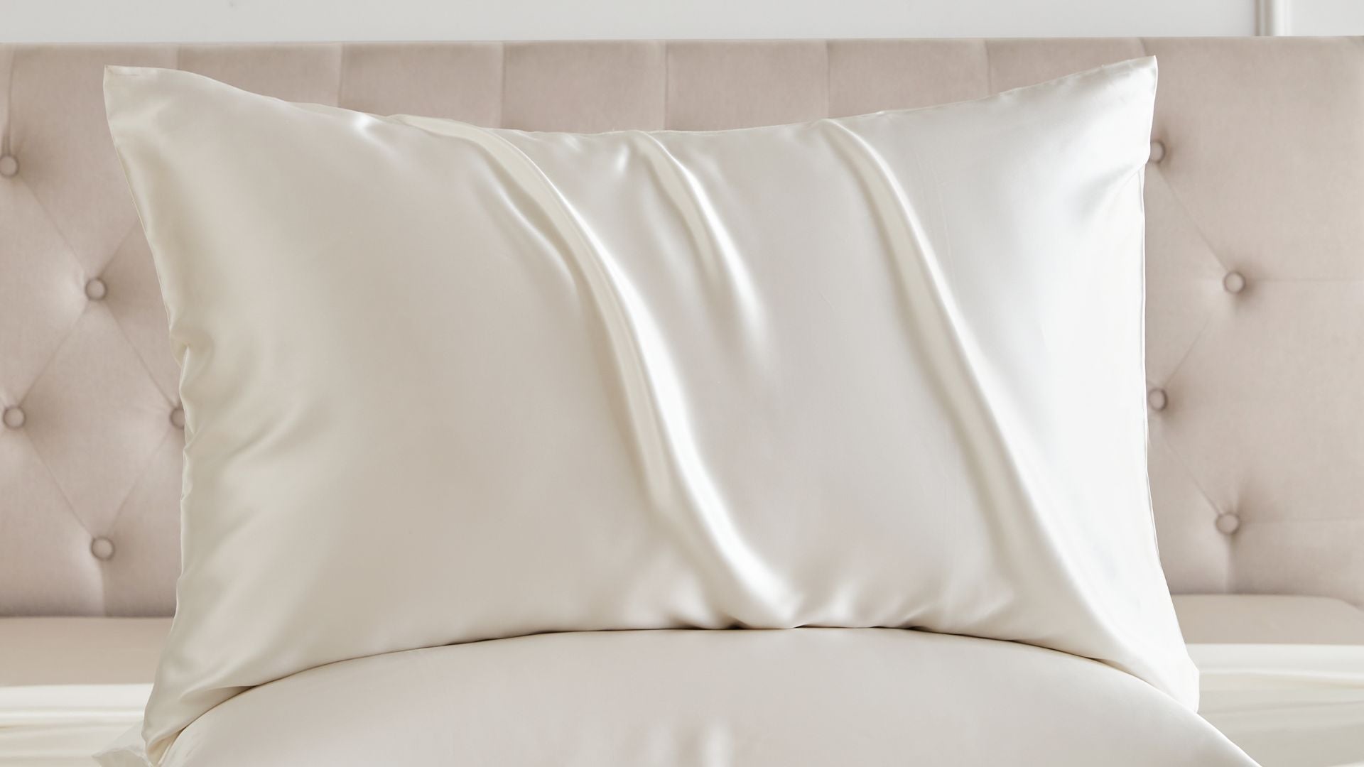 Silk pillowcase in ivory
