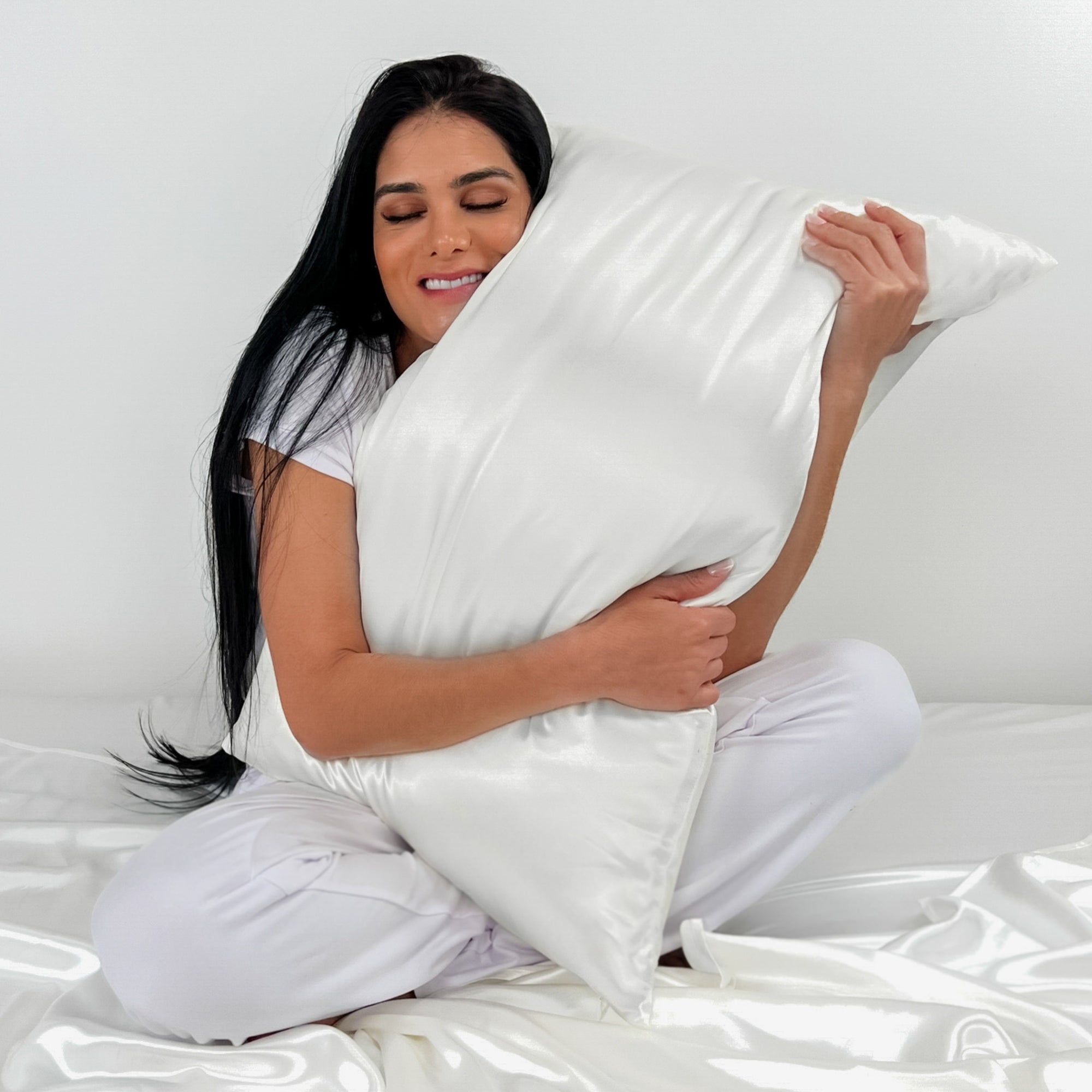 White 19 Momme Silk Pillowcase with a Smooth, Shiny Finish for Luxury, Comfort, and Better Sleep