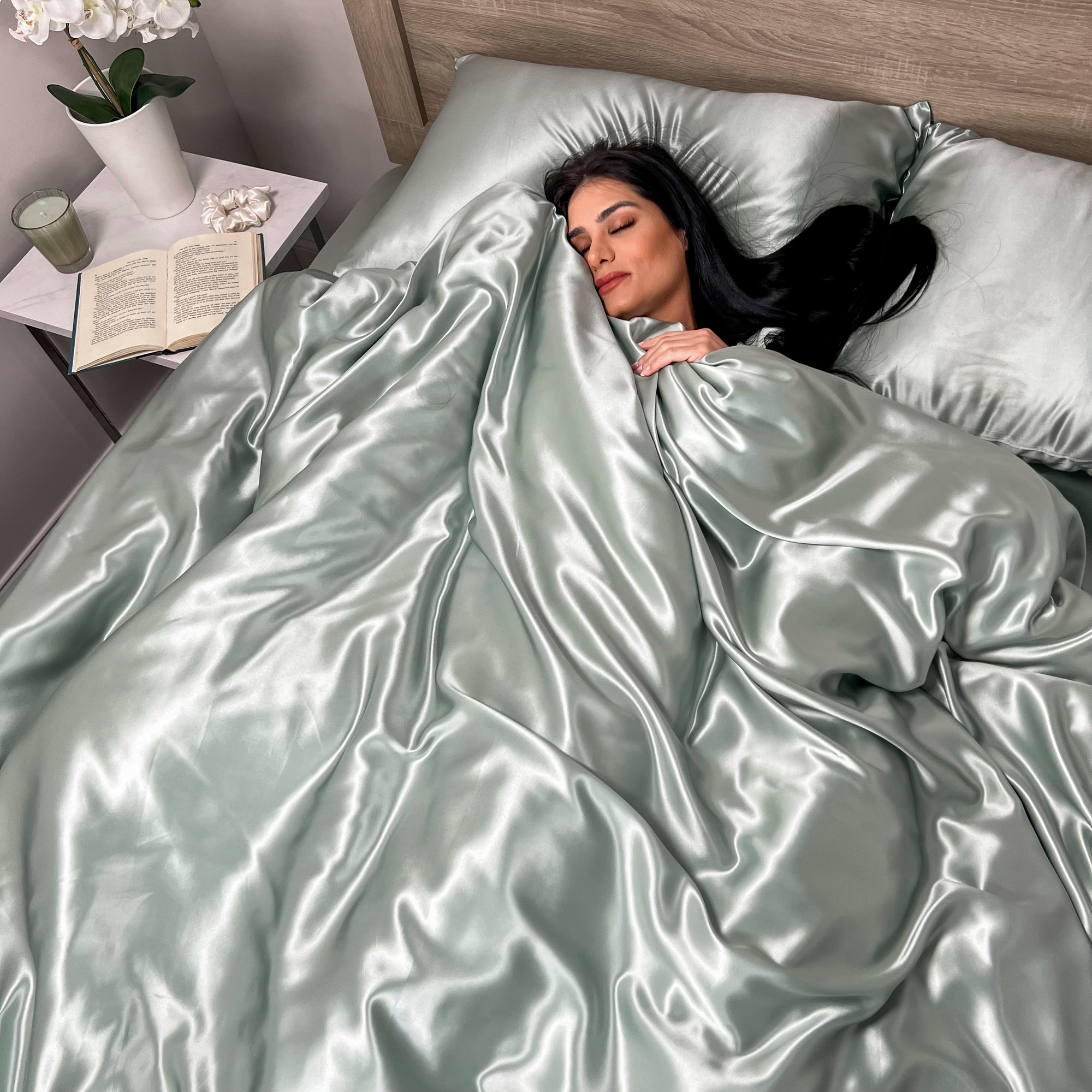 Luxury 22 momme silk duvet cover - sage with gift box, ideal for queen or king duvet